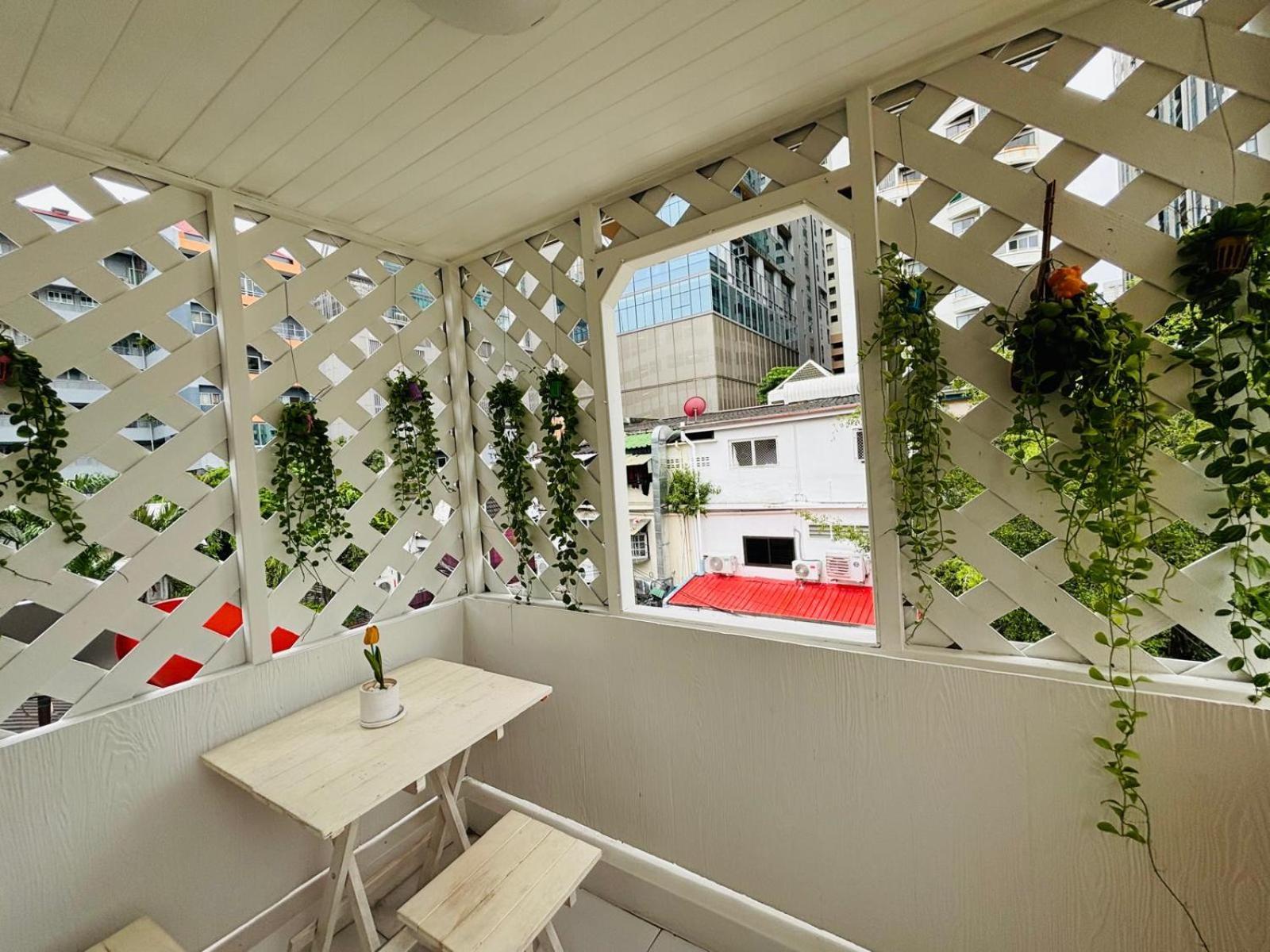 Отель Reehouse@Soi Cowboy/Asoke Bts Бангкок Экстерьер фото