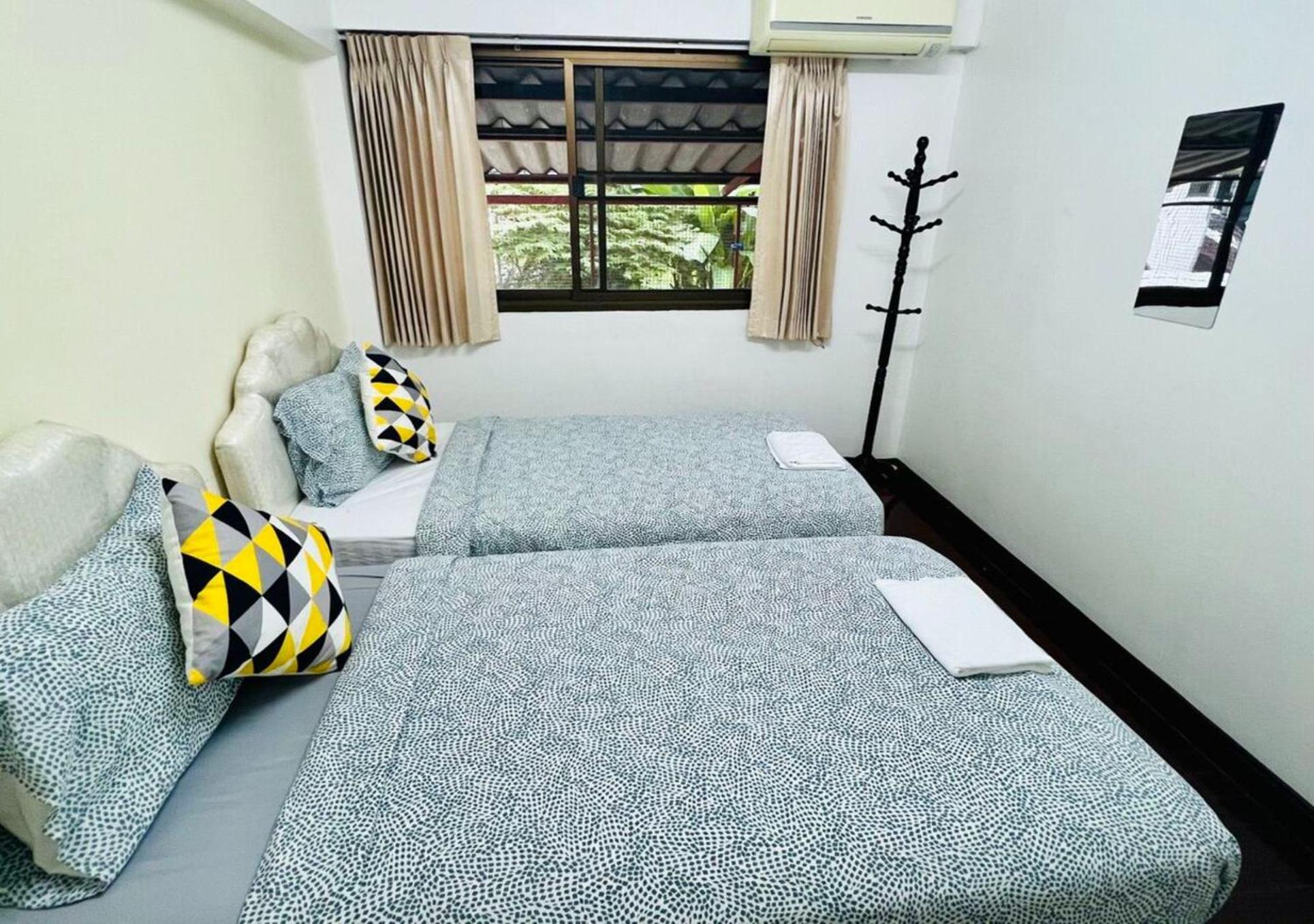 Отель Reehouse@Soi Cowboy/Asoke Bts Бангкок Экстерьер фото