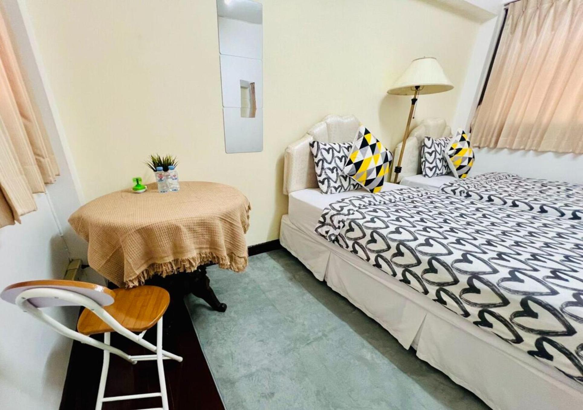 Отель Reehouse@Soi Cowboy/Asoke Bts Бангкок Экстерьер фото
