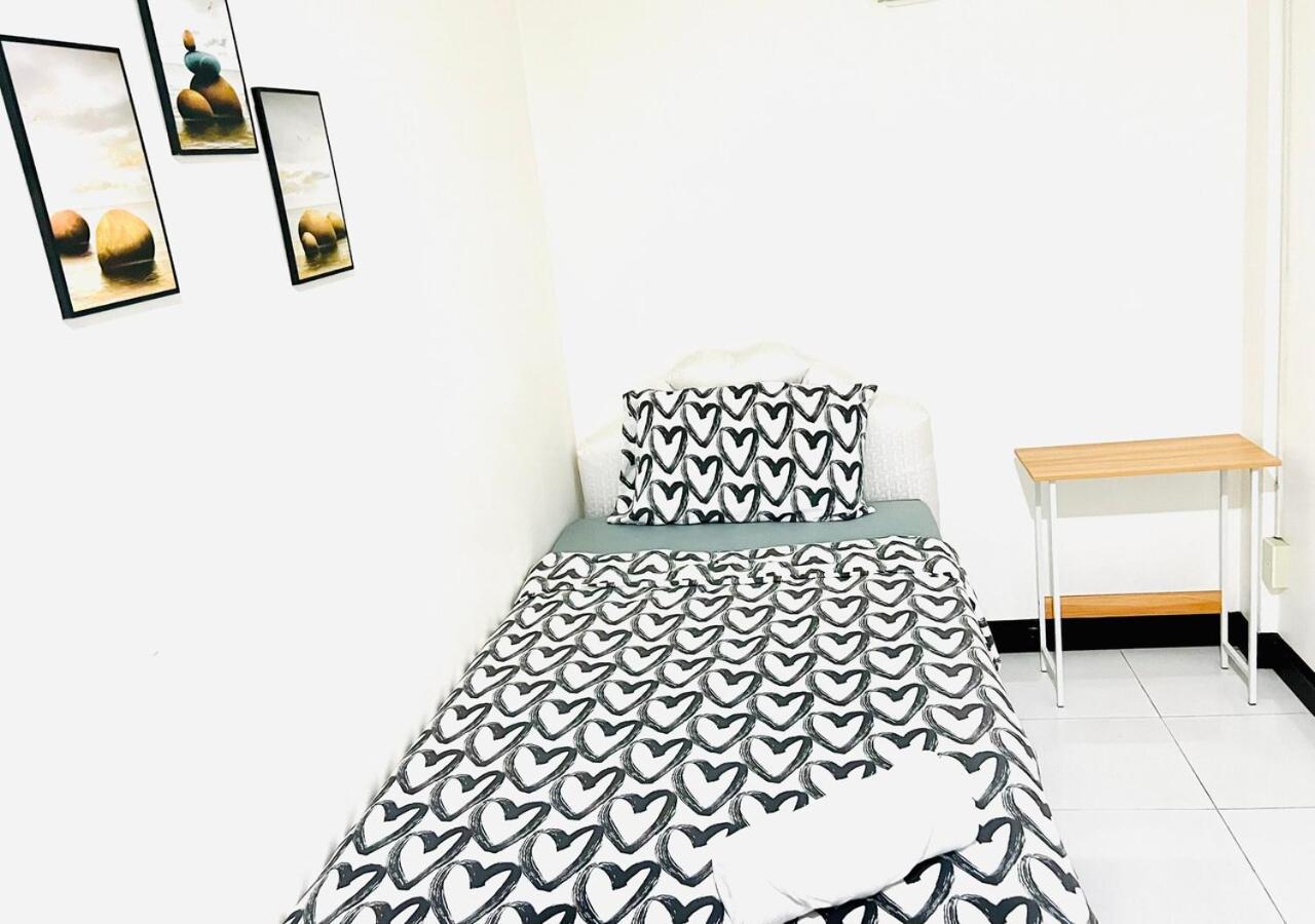 Отель Reehouse@Soi Cowboy/Asoke Bts Бангкок Экстерьер фото