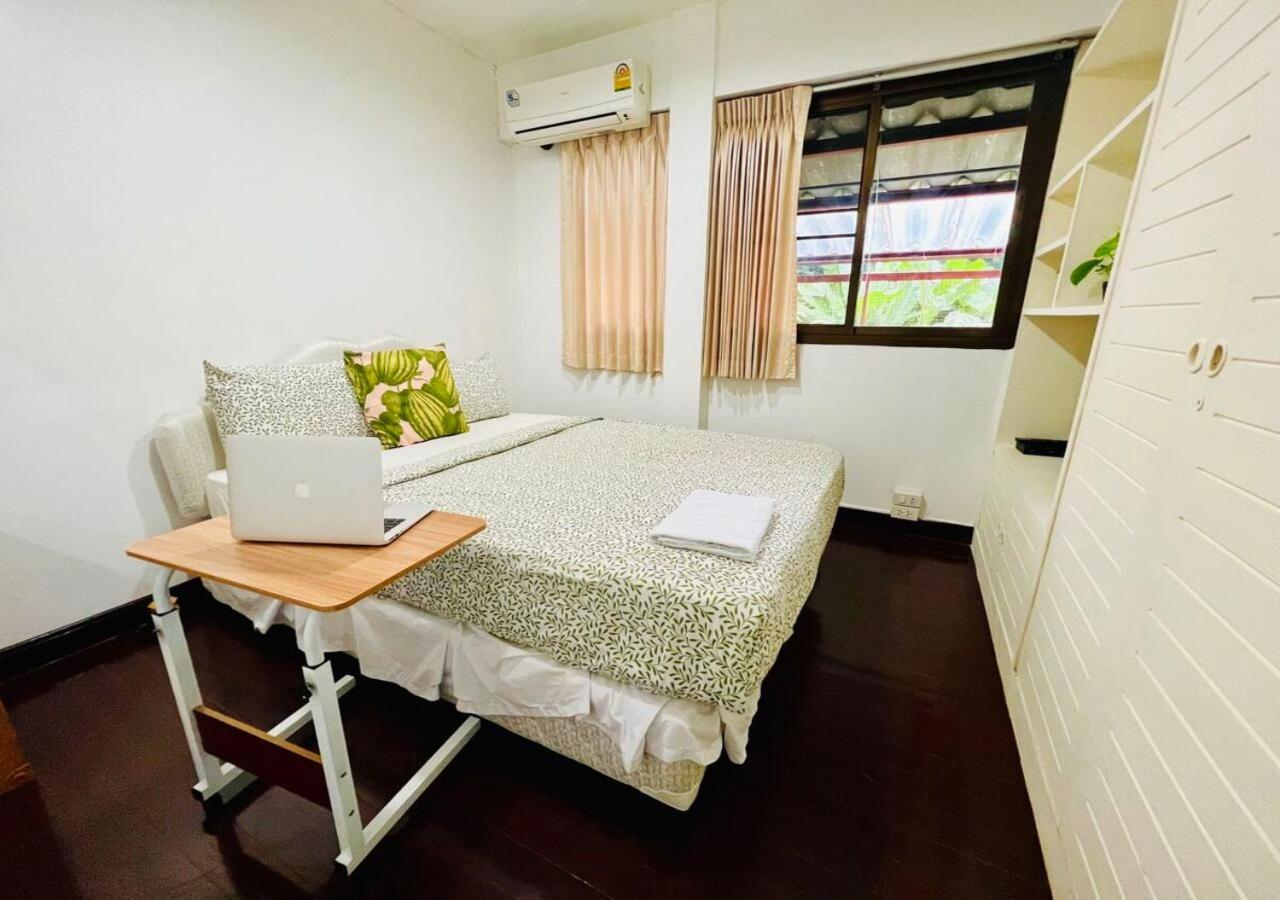 Отель Reehouse@Soi Cowboy/Asoke Bts Бангкок Экстерьер фото