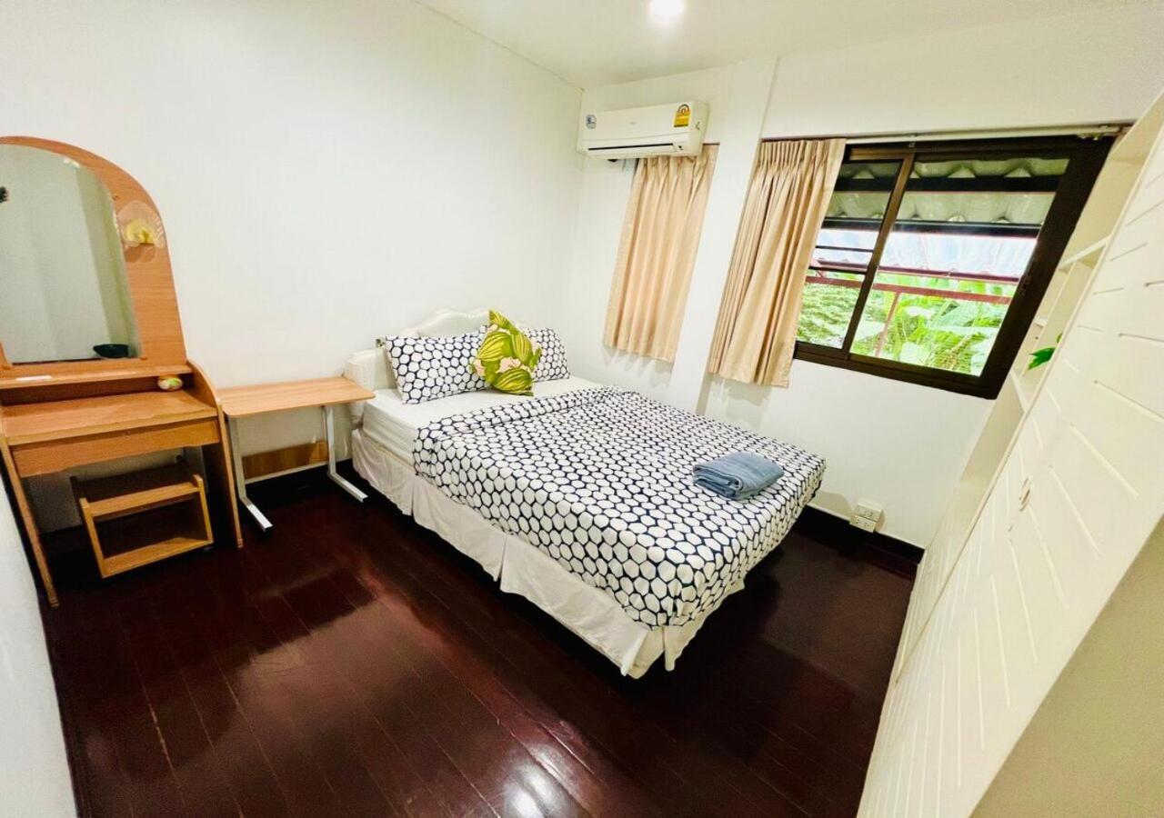 Отель Reehouse@Soi Cowboy/Asoke Bts Бангкок Экстерьер фото