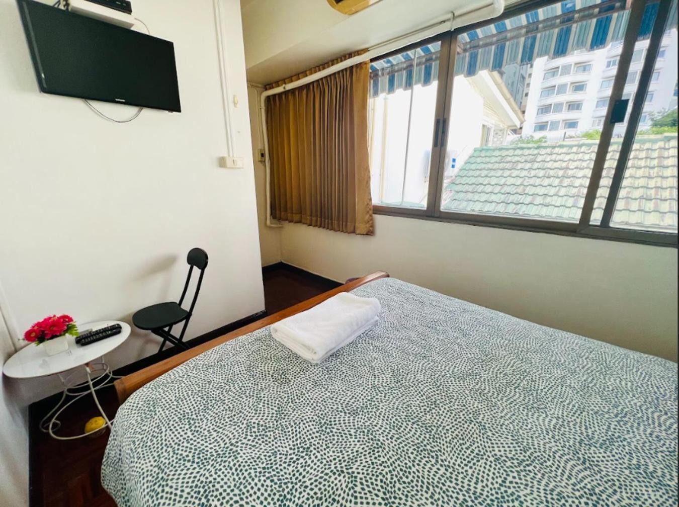 Отель Reehouse@Soi Cowboy/Asoke Bts Бангкок Экстерьер фото