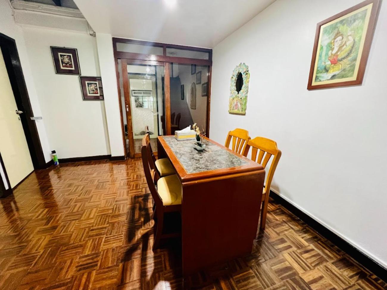 Отель Reehouse@Soi Cowboy/Asoke Bts Бангкок Экстерьер фото